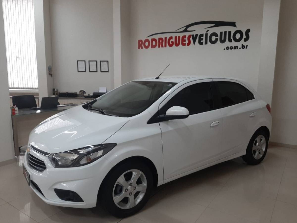 CHEVROLET - ONIX - 2018/2019 - Branca - R$ 62.900,00