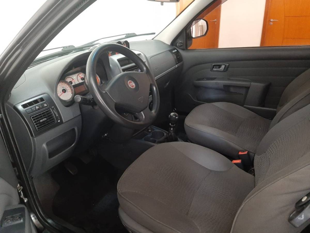 FIAT - STRADA - 2011/2012 - Preta - R$ 53.800,00