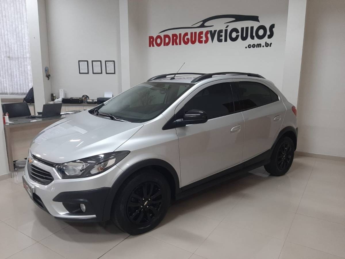 CHEVROLET - ONIX - 2019/2019 - Prata - R$ 68.900,00