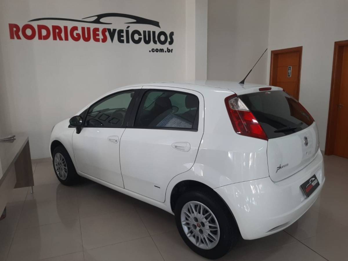 FIAT - PUNTO - 2008/2009 - Branca - R$ 32.900,00