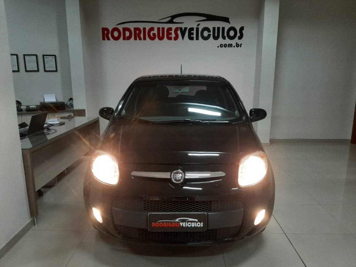 FIAT - PALIO - 2012/2013 - Preta - R$ 36.900,00