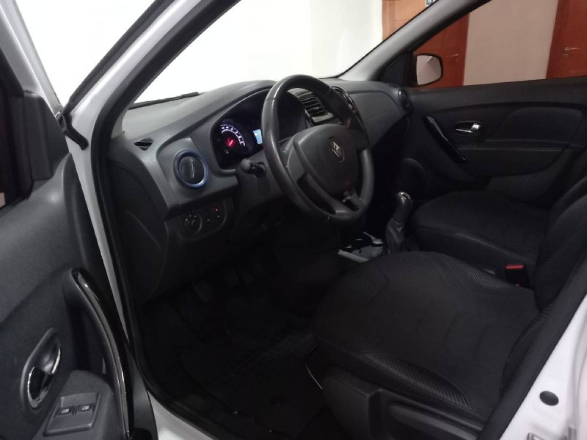 RENAULT - SANDERO - 2017/2018 - Branca - R$ 54.900,00