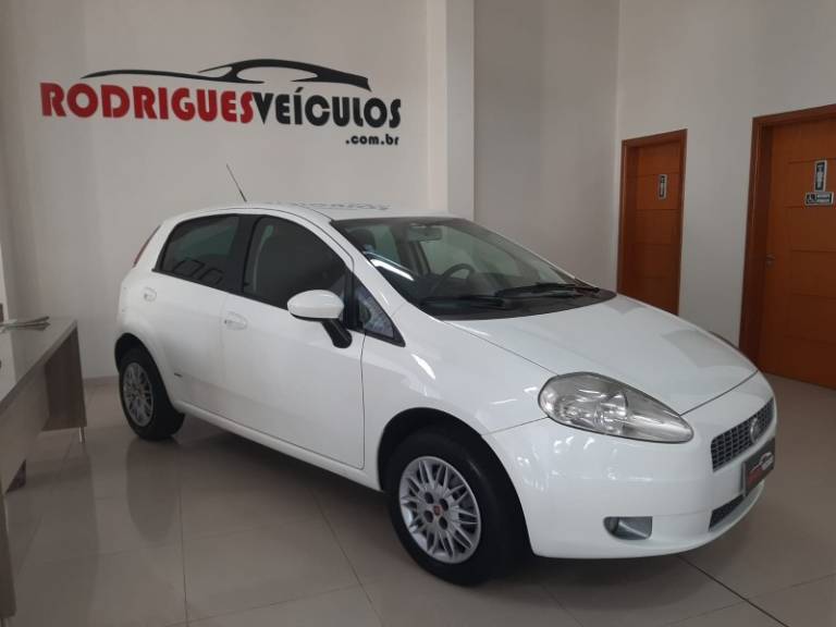 FIAT - PUNTO - 2008/2009 - Branca - R$ 32.900,00