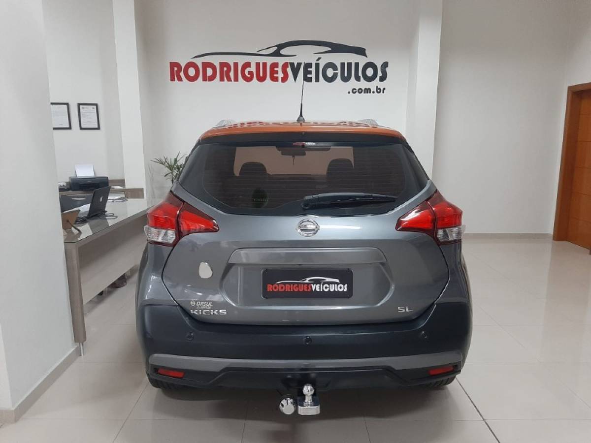 NISSAN - KICKS - 2016/2017 - Cinza - R$ 82.900,00