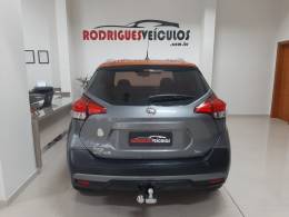 NISSAN - KICKS - 2016/2017 - Cinza - R$ 82.900,00