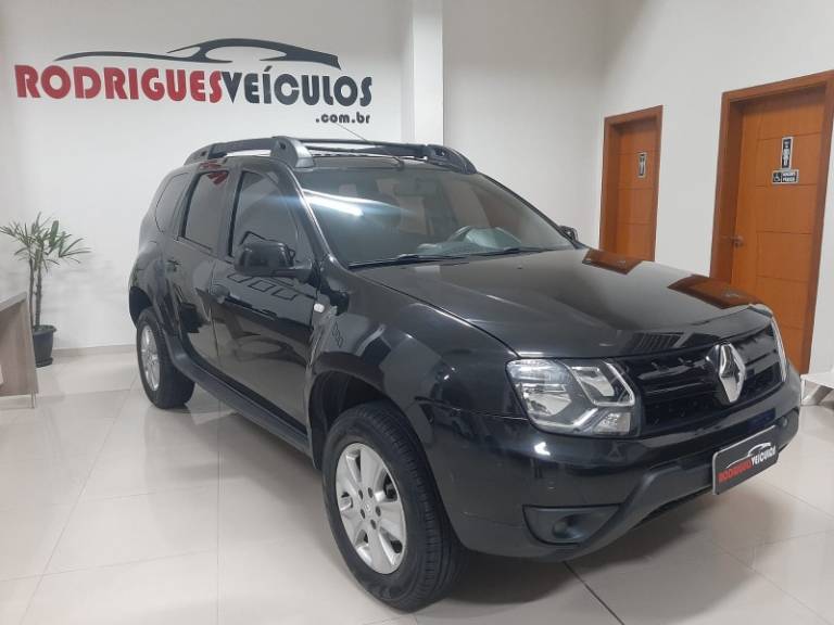 RENAULT - DUSTER - 2015/2016 - Preta - R$ 59.900,00