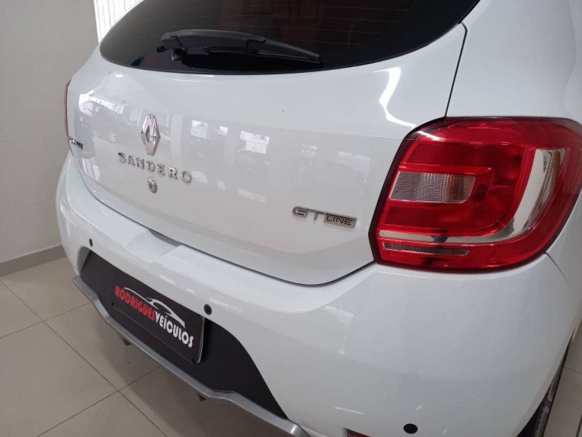 RENAULT - SANDERO - 2017/2018 - Branca - R$ 54.900,00