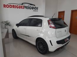 FIAT - PUNTO - 2014/2015 - Branca - R$ 57.900,00