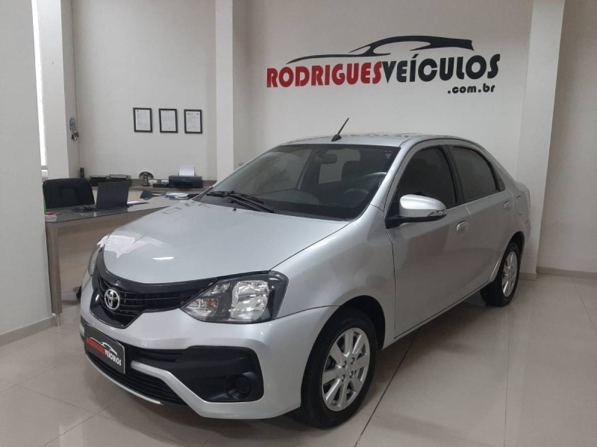 TOYOTA - ETIOS - 2020/2020 - Prata - R$ 64.900,00