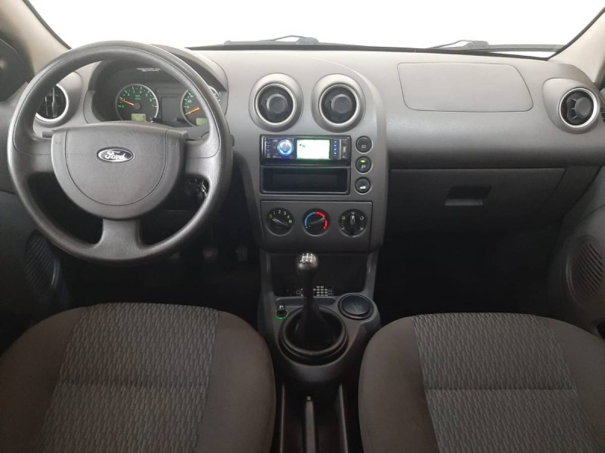 FORD - FIESTA - 2005/2005 - Prata - R$ 24.900,00