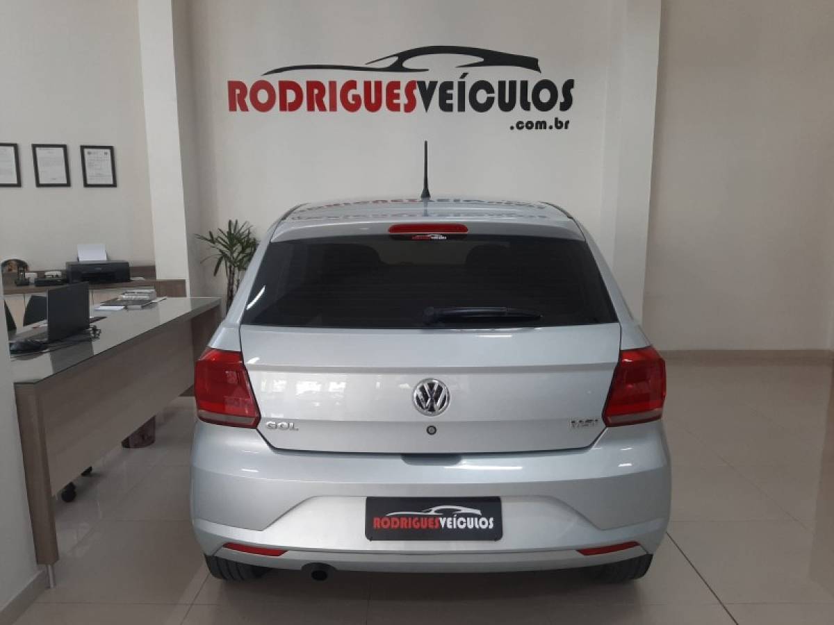 VOLKSWAGEN - GOL - 2017/2017 - Prata - R$ 47.900,00