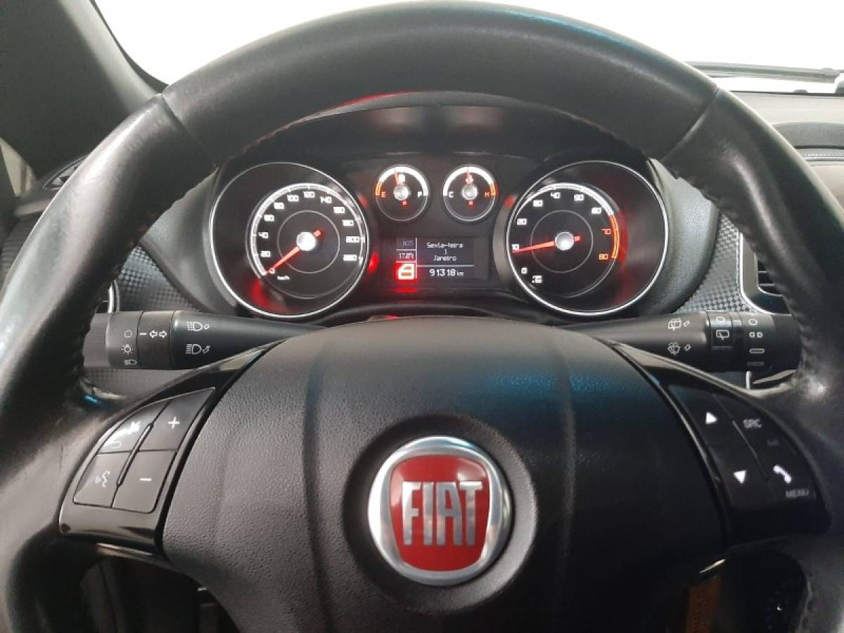 FIAT - PUNTO - 2014/2015 - Branca - R$ 57.900,00