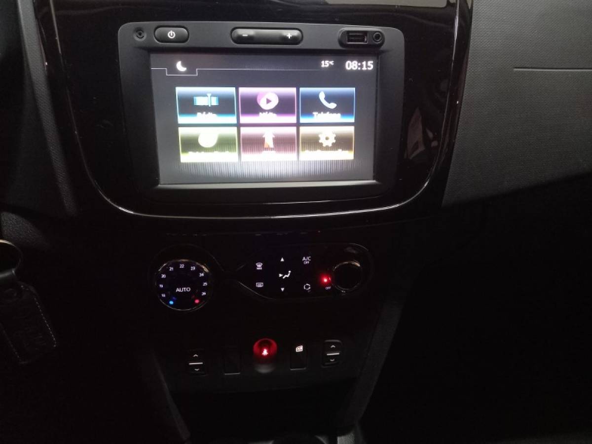 RENAULT - SANDERO - 2017/2018 - Branca - R$ 54.900,00