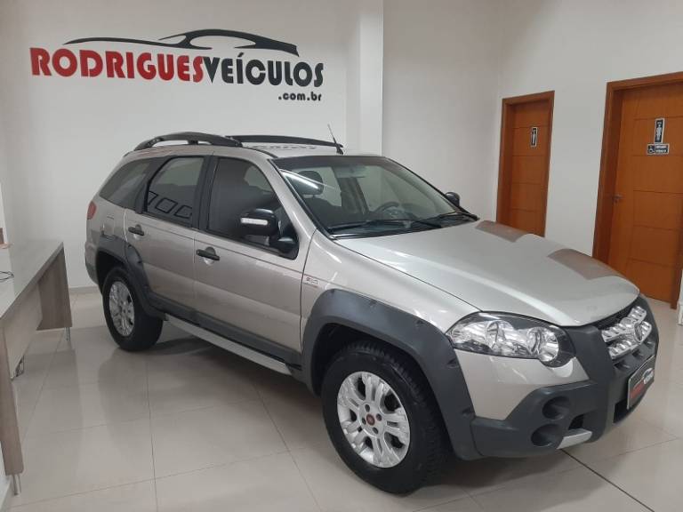 FIAT - PALIO - 2010/2011 - Bege - R$ 39.900,00