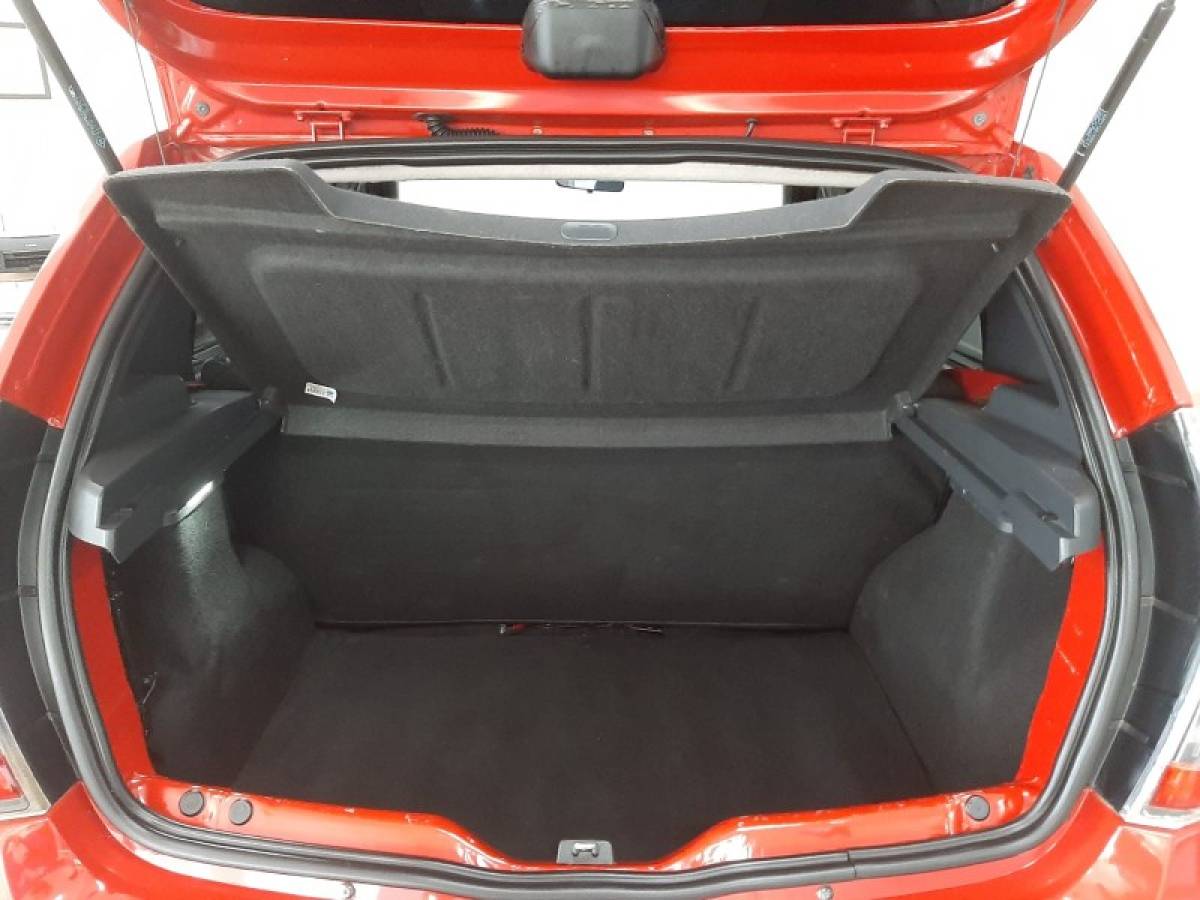 RENAULT - SANDERO - 2012/2013 - Vermelha - R$ 37.900,00