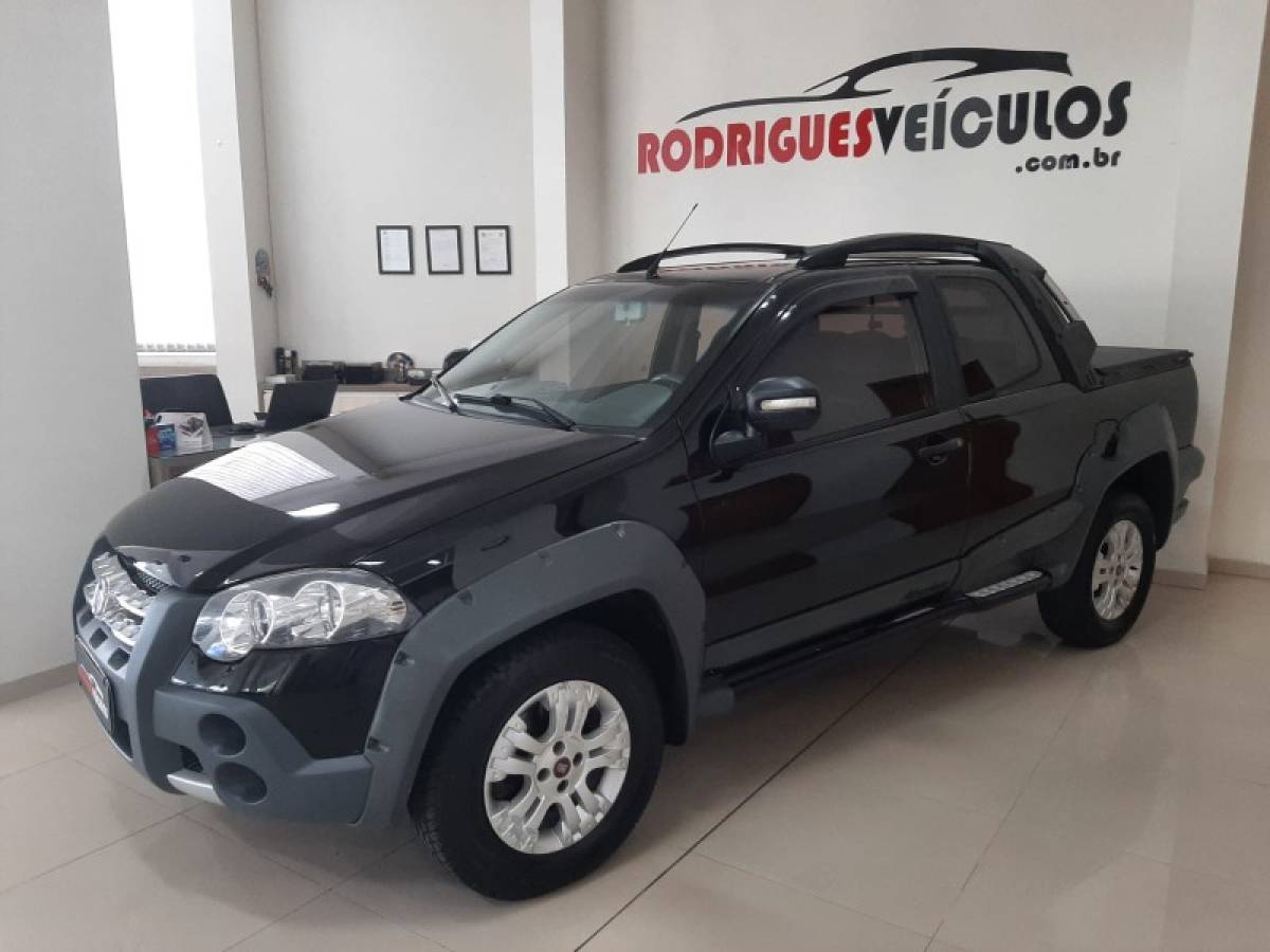 FIAT - STRADA - 2011/2012 - Preta - R$ 53.800,00