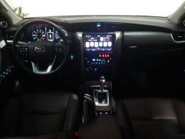 TOYOTA - HILUX SW4 - 2018/2018 - Prata - R$ 229.900,00