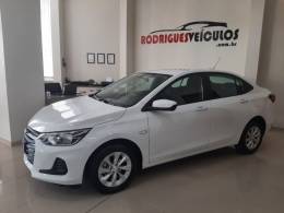 CHEVROLET - ONIX - 2022/2023 - Branca - R$ 88.900,00