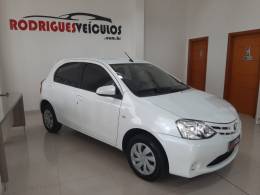 TOYOTA - ETIOS - 2016/2017 - Branca - R$ 59.900,00