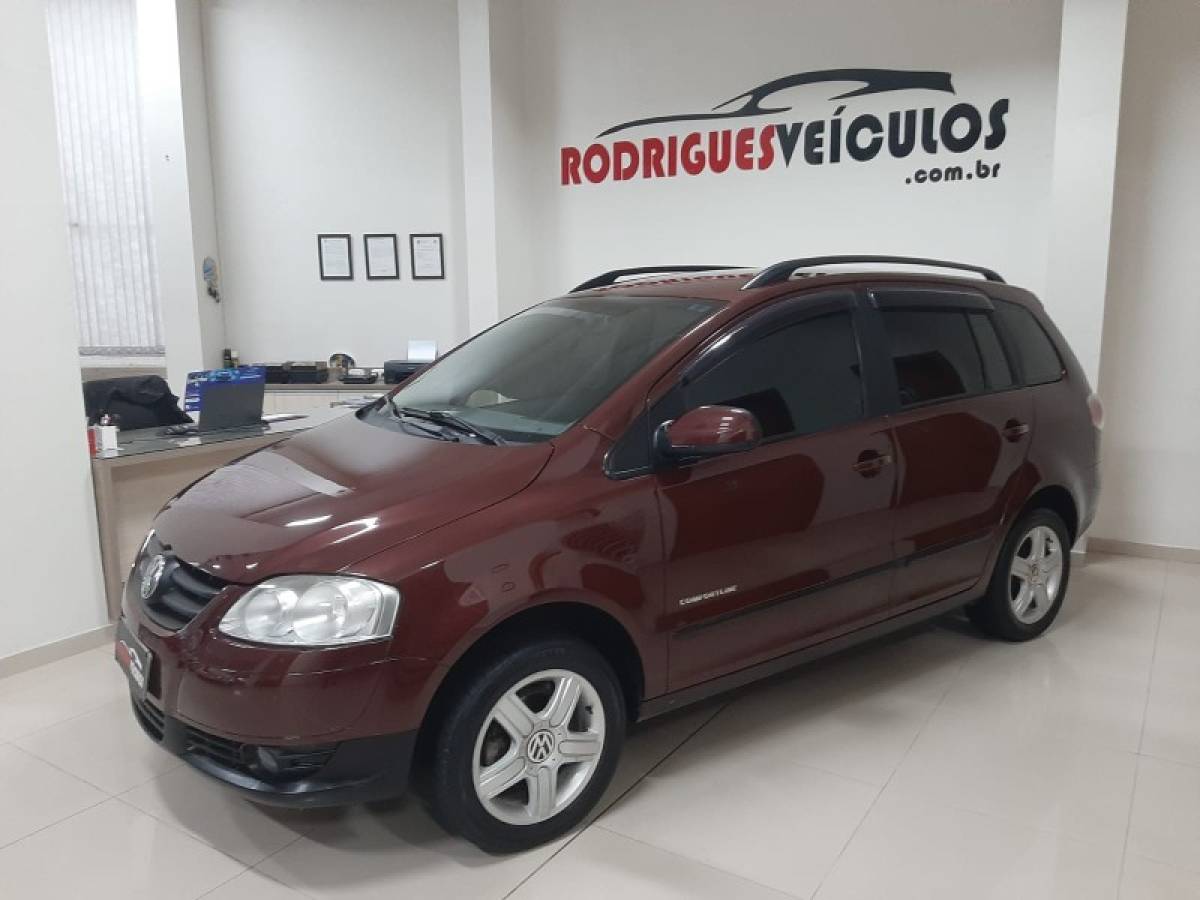 VOLKSWAGEN - SPACEFOX - 2007/2008 - Vermelha - R$ 31.900,00