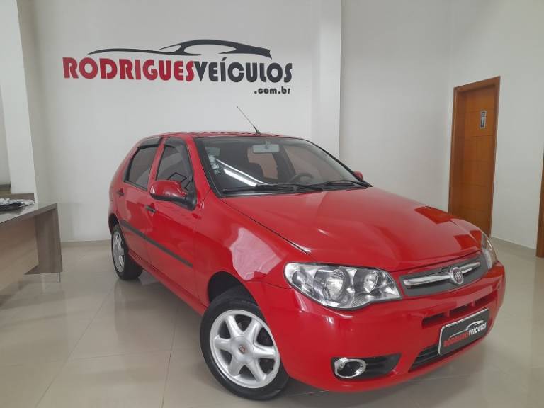 FIAT - PALIO - 2012/2013 - Vermelha - R$ 32.900,00