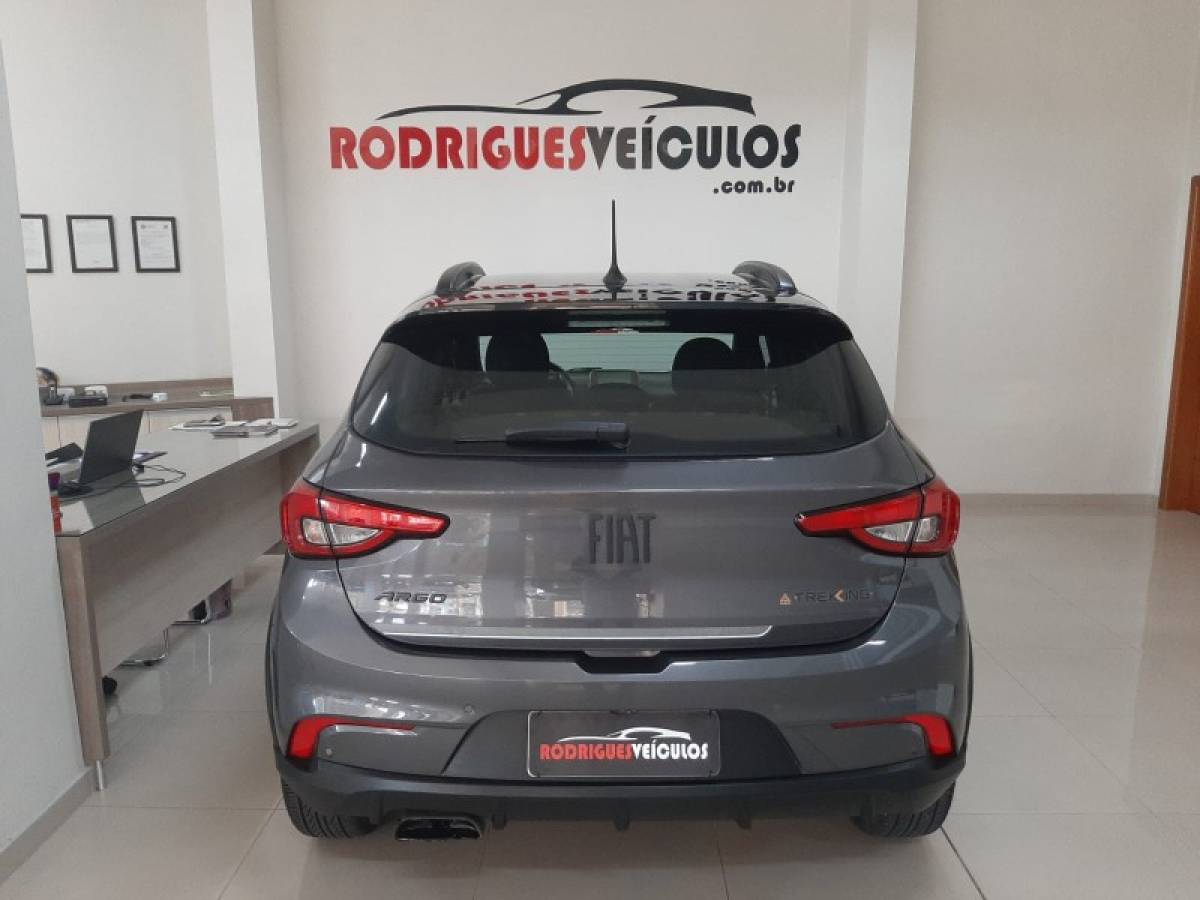 FIAT - ARGO - 2019/2020 - Cinza - R$ 69.990,00