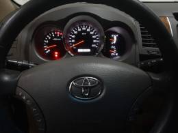 TOYOTA - HILUX SW4 - 2010/2011 - Preta - R$ 119.900,00