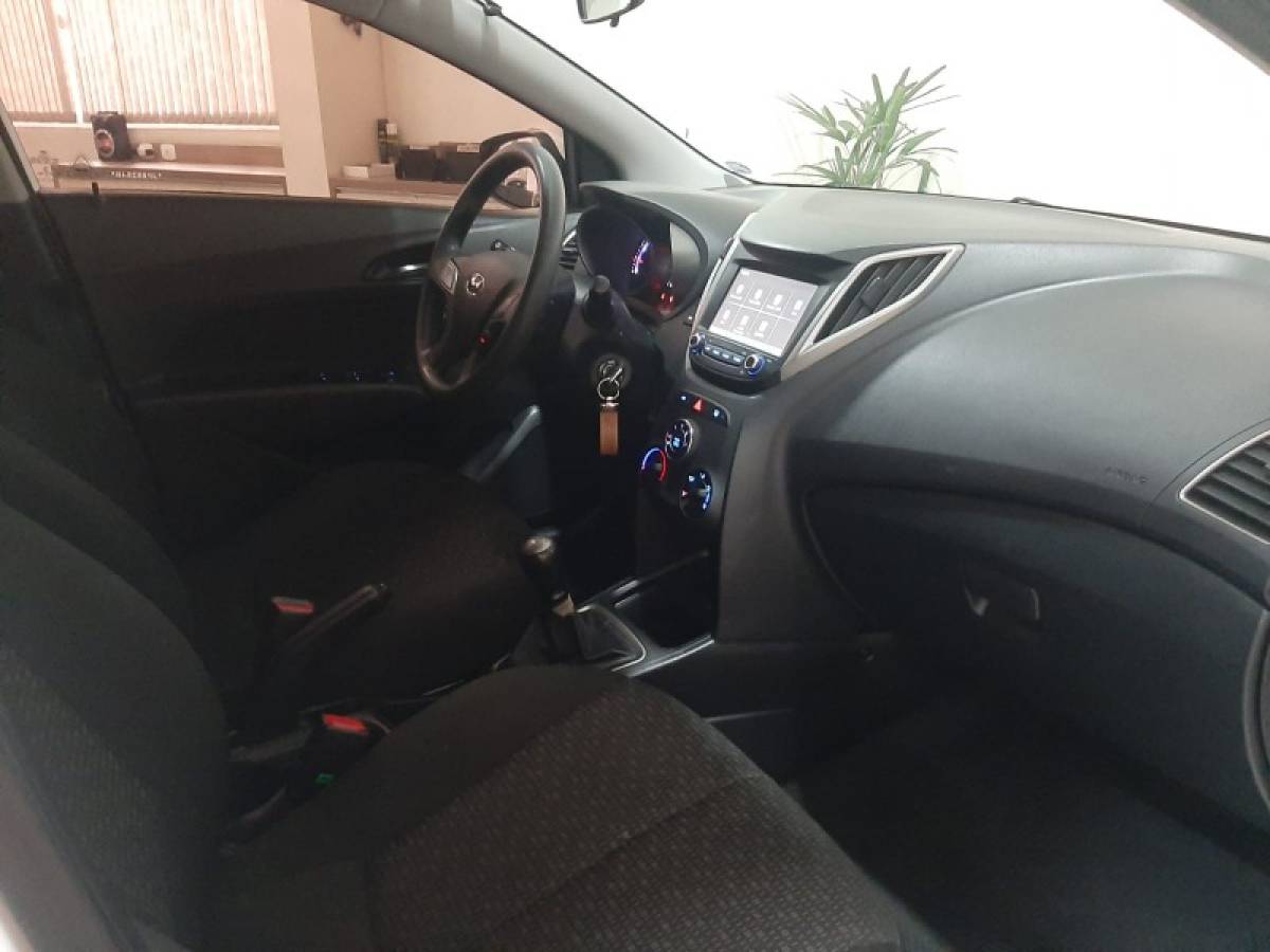 HYUNDAI - HB20 - 2018/2019 - Branca - R$ 55.900,00
