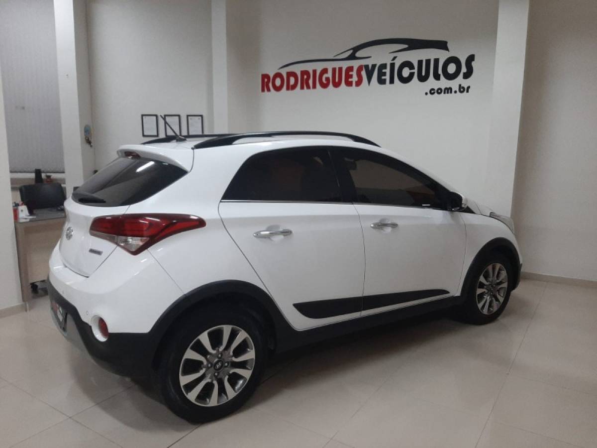 HYUNDAI - HB20X - 2016/2017 - Branca - R$ 69.900,00