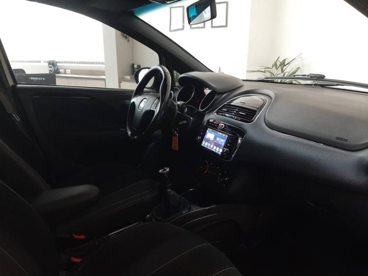 FIAT - PUNTO - 2014/2015 - Branca - R$ 57.900,00