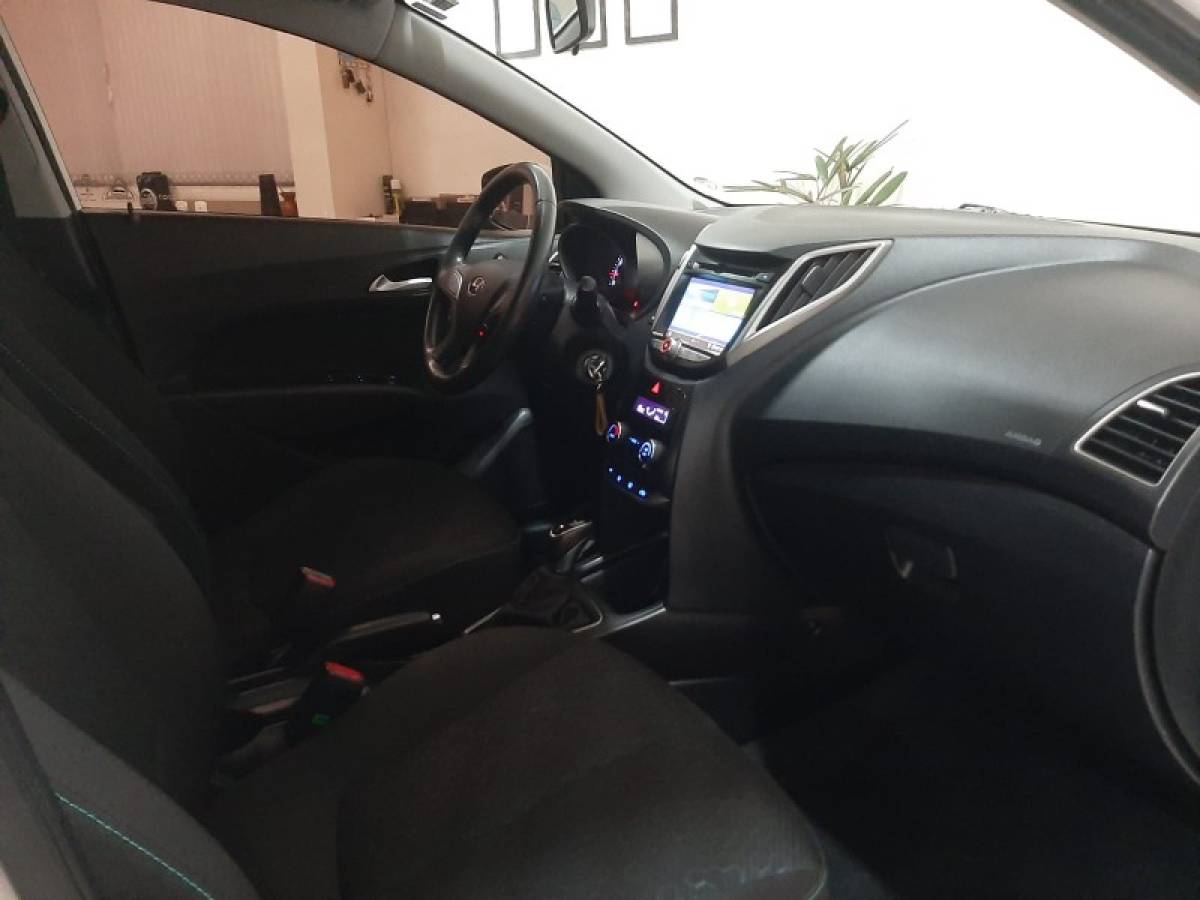 HYUNDAI - HB20X - 2016/2017 - Branca - R$ 69.900,00