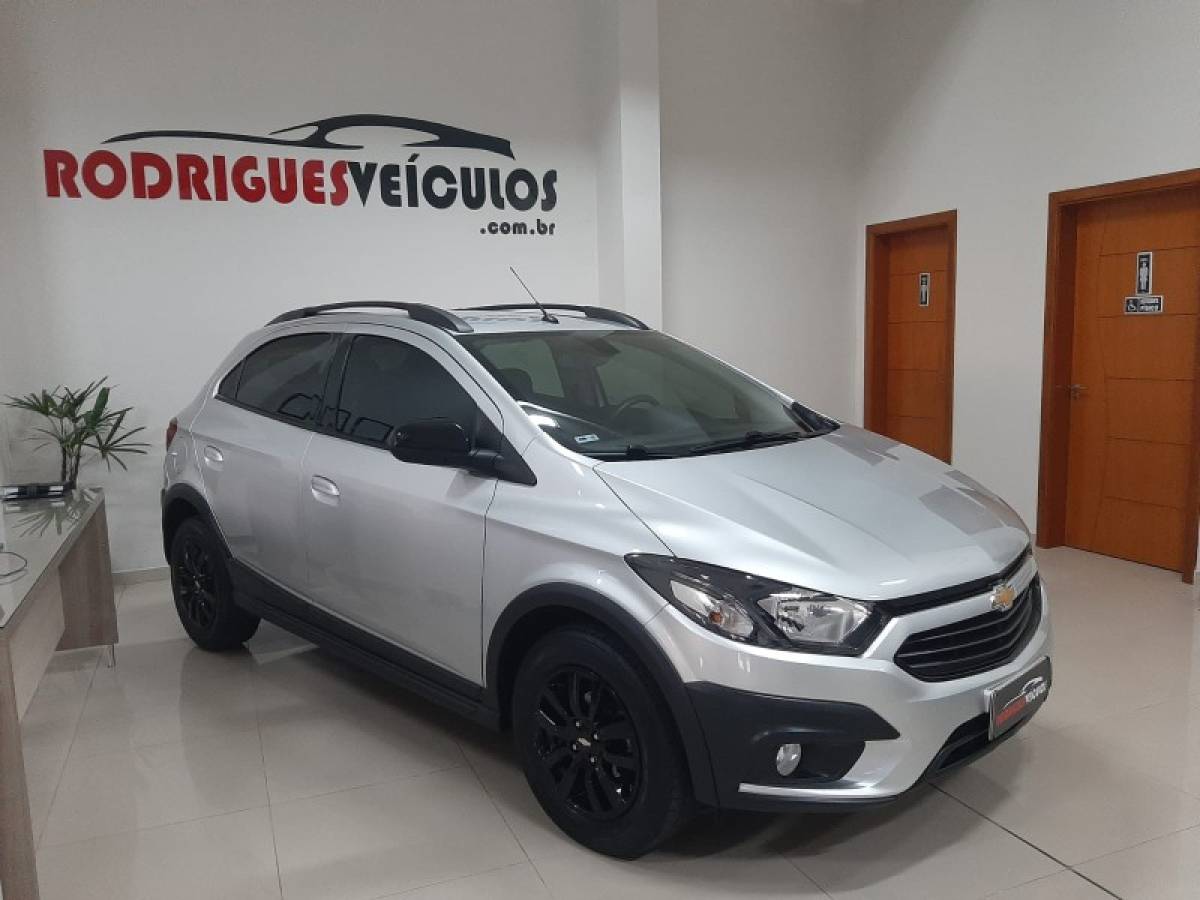 CHEVROLET - ONIX - 2019/2019 - Prata - R$ 68.900,00
