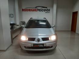 RENAULT - MÉGANE - 2011/2012 - Prata - R$ 34.900,00