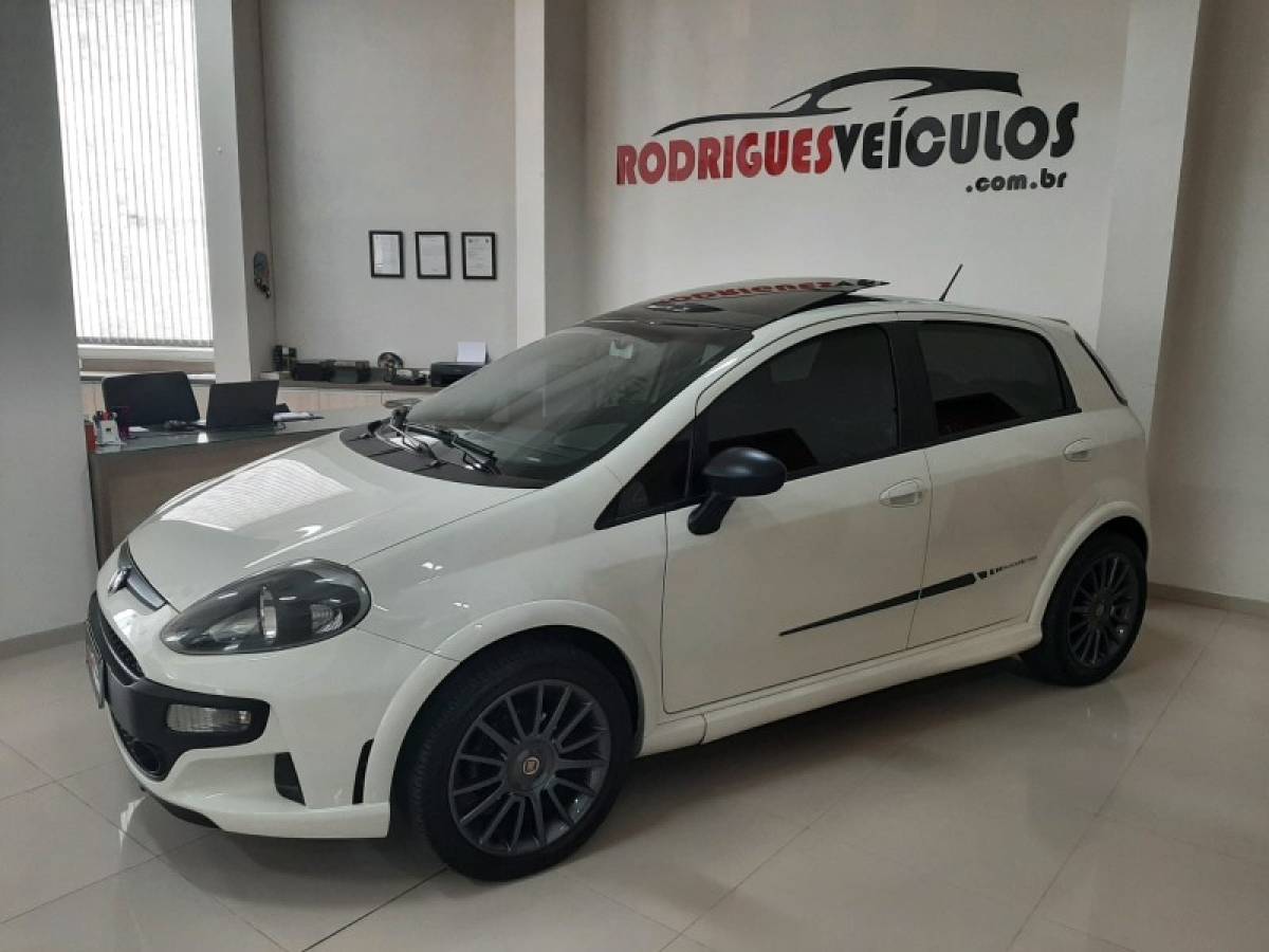 FIAT - PUNTO - 2014/2015 - Branca - R$ 57.900,00