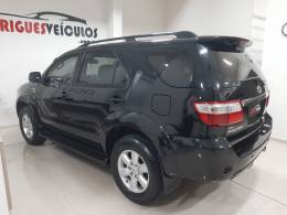 TOYOTA - HILUX SW4 - 2010/2011 - Preta - R$ 119.900,00