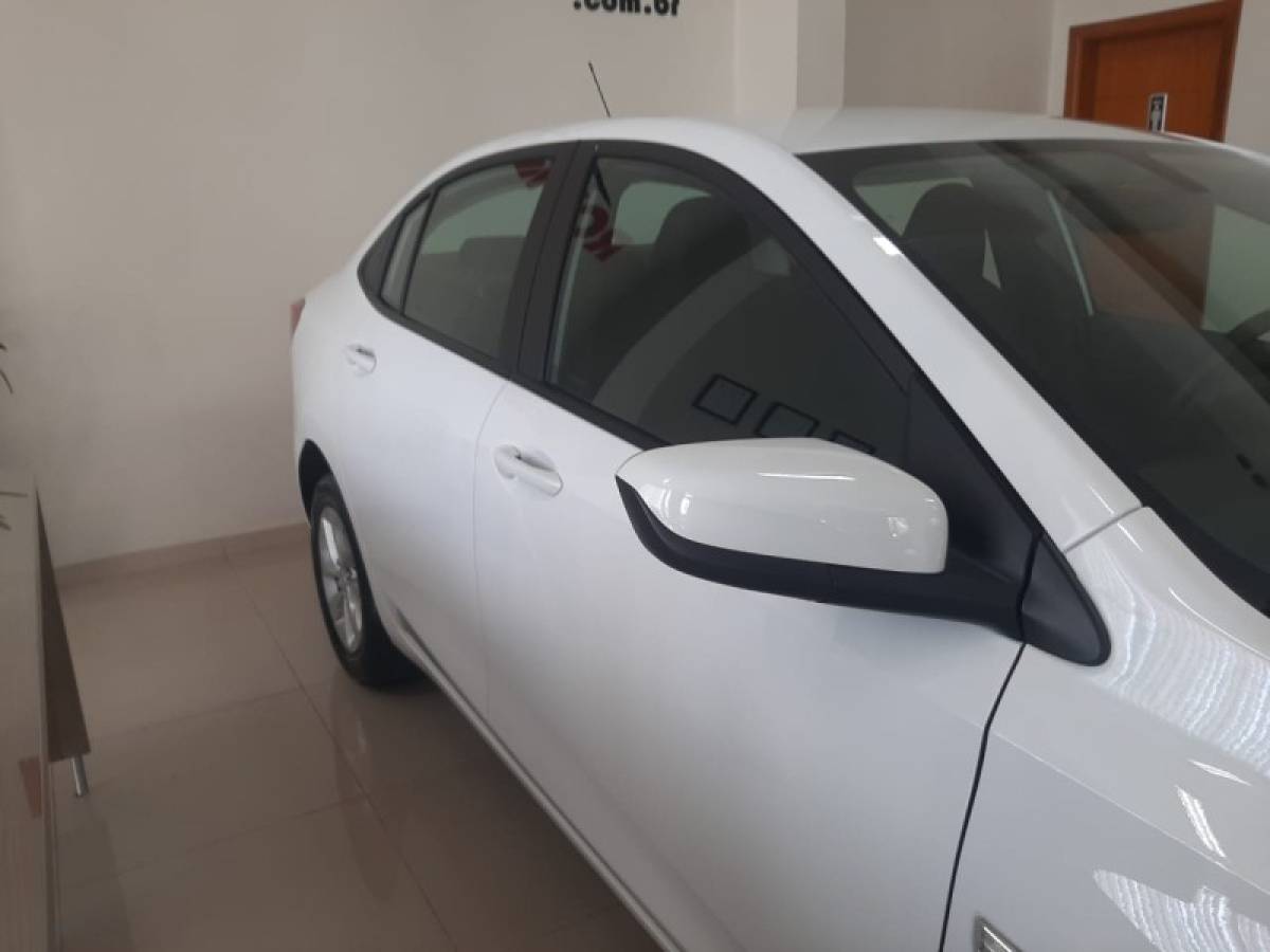 CHEVROLET - ONIX - 2022/2023 - Branca - R$ 88.900,00