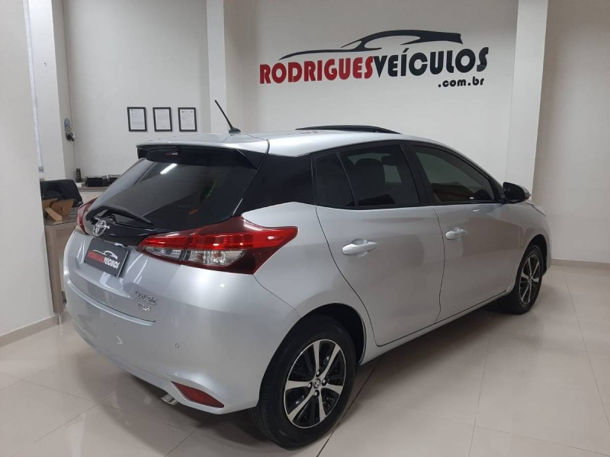 TOYOTA - YARIS - 2020/2021 - Preta - R$ 92.900,00