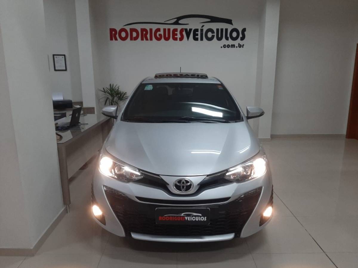 TOYOTA - YARIS - 2020/2021 - Preta - R$ 92.900,00