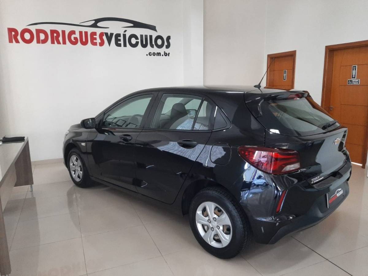 CHEVROLET - ONIX - 2021/2022 - Preta - R$ 65.900,00