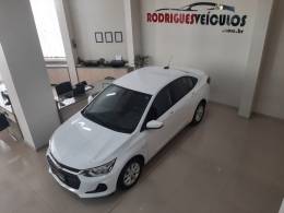 CHEVROLET - ONIX - 2022/2023 - Branca - R$ 88.900,00