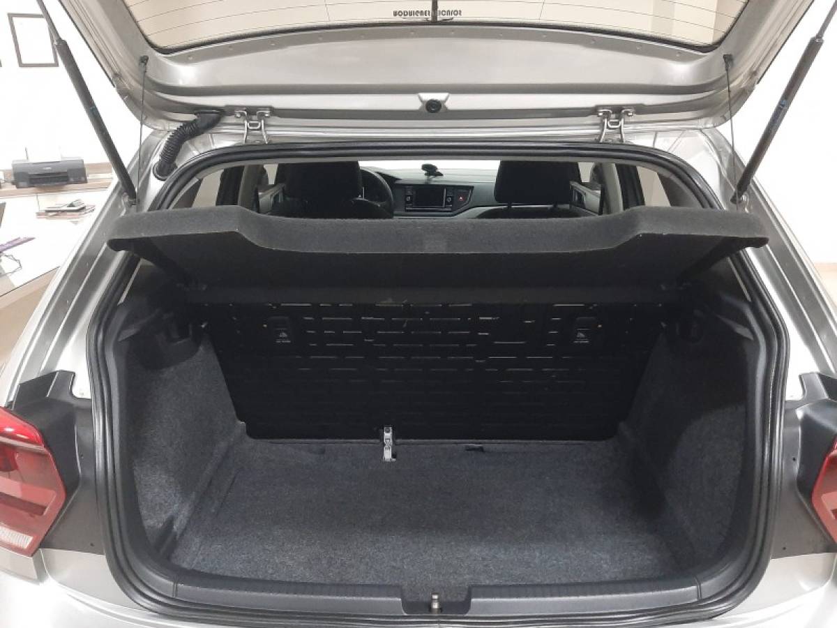 VOLKSWAGEN - POLO - 2018/2019 - Prata - R$ 67.900,00