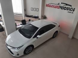 TOYOTA - COROLLA - 2020/2021 - Branca - R$ 139.900,00