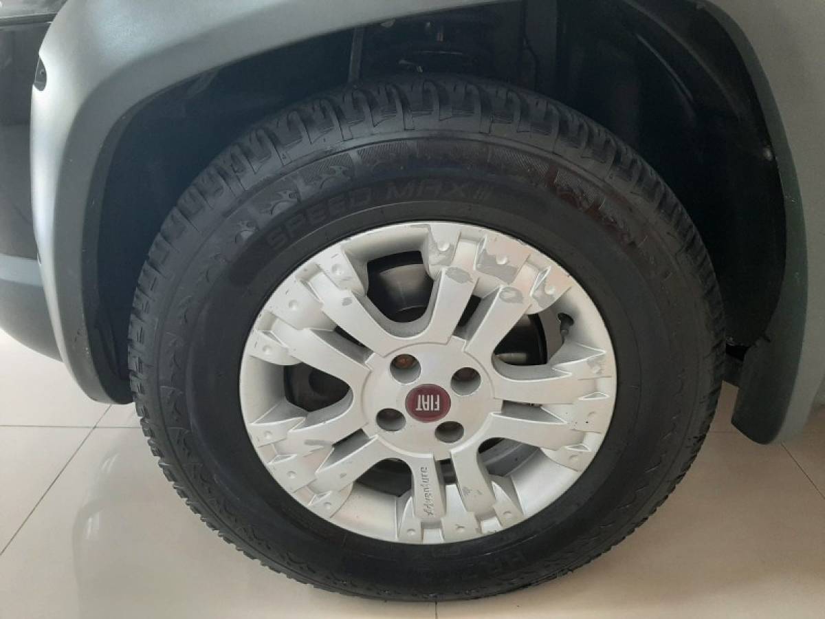 FIAT - STRADA - 2011/2012 - Preta - R$ 53.800,00