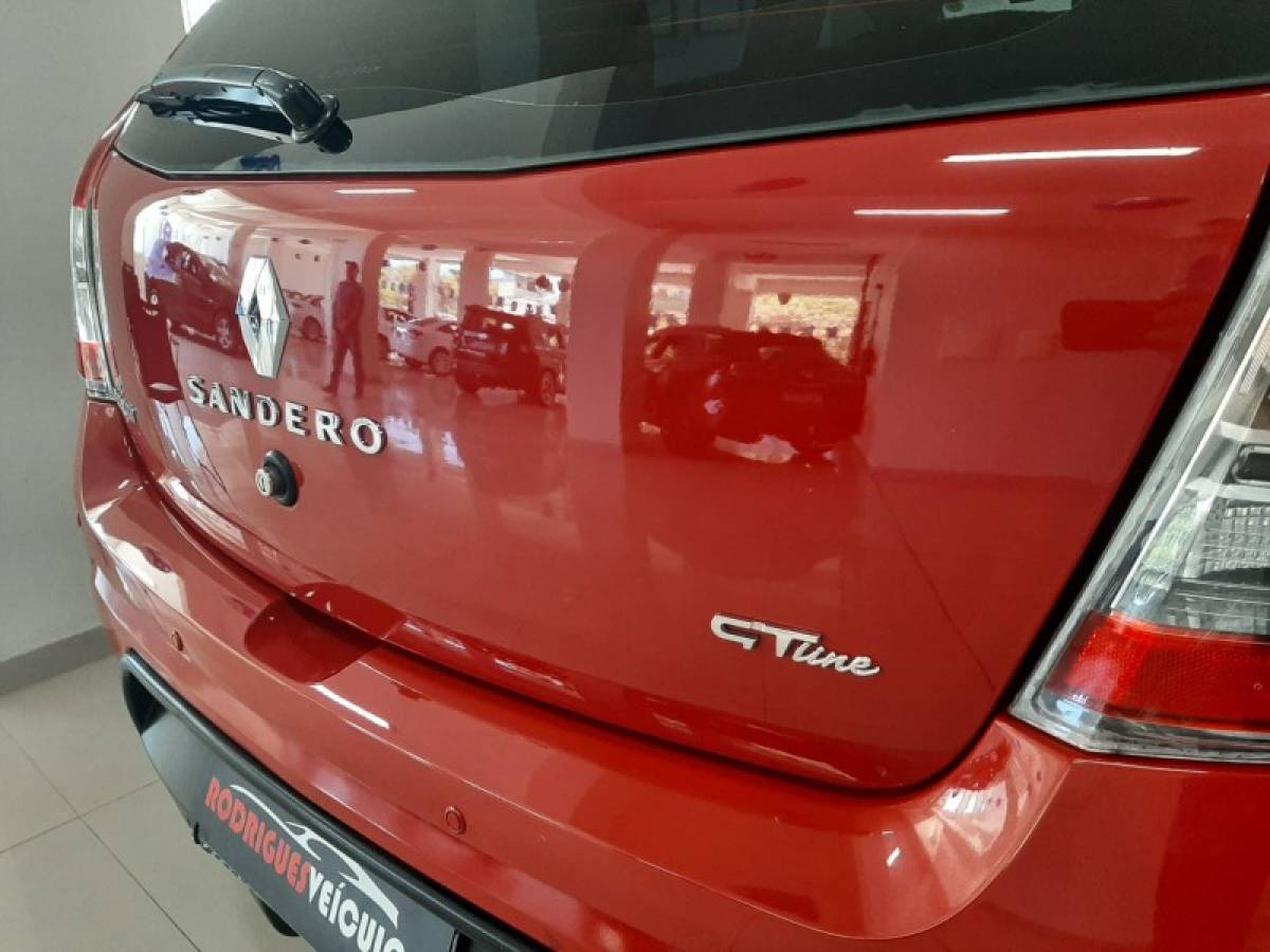 RENAULT - SANDERO - 2012/2013 - Vermelha - R$ 37.900,00