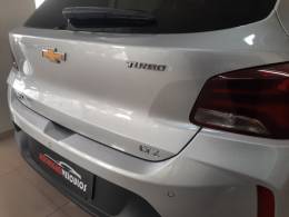 CHEVROLET - ONIX - 2023/2023 - Prata - R$ 82.900,00