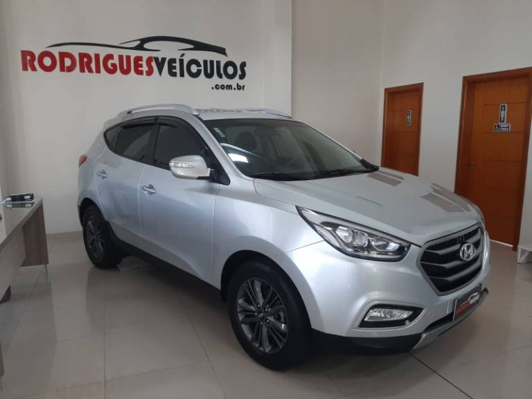 HYUNDAI - IX35 - 2020/2021 - Prata - R$ 96.900,00