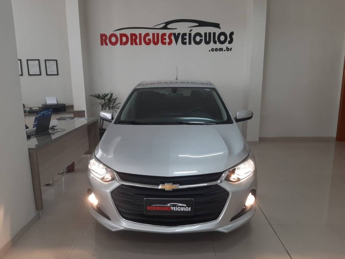 CHEVROLET - ONIX - 2023/2023 - Prata - R$ 82.900,00