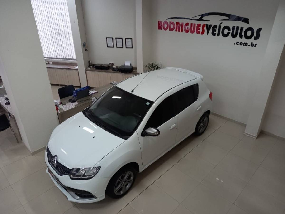 RENAULT - SANDERO - 2017/2018 - Branca - R$ 54.900,00