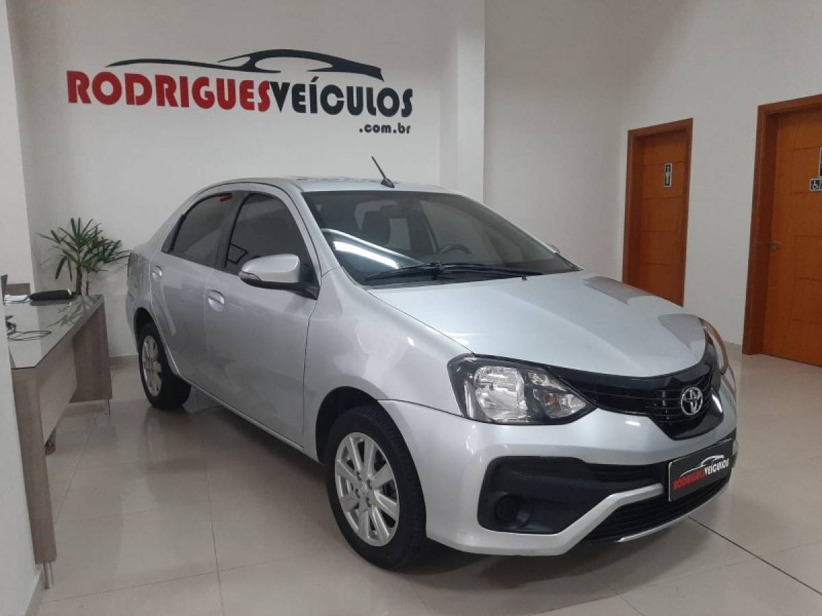 TOYOTA - ETIOS - 2020/2020 - Prata - R$ 64.900,00