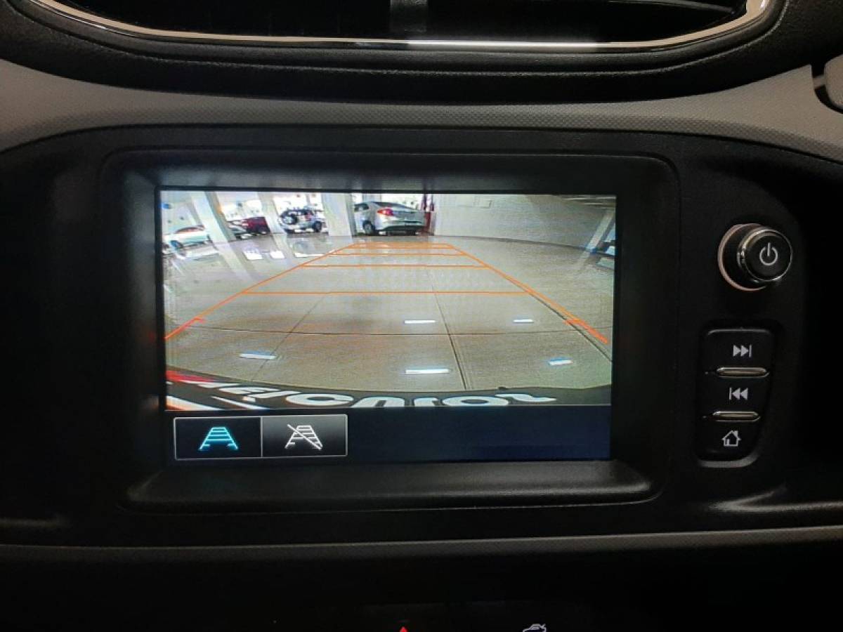 CHEVROLET - ONIX - 2018/2019 - Branca - R$ 62.900,00